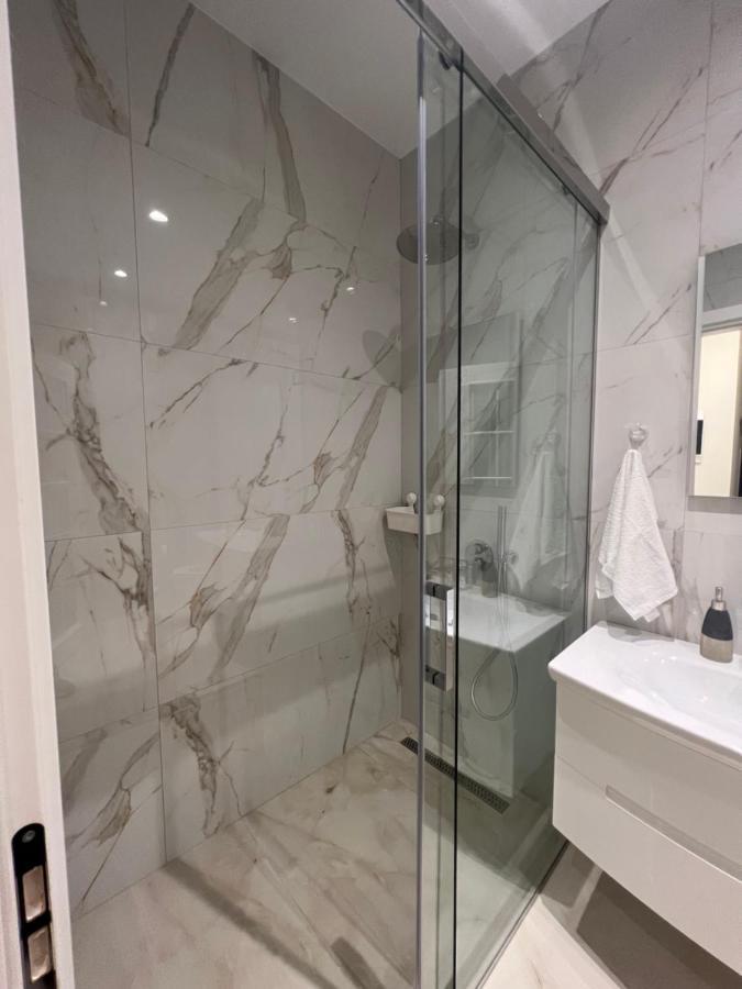 Cane Emerald Apartment Tirana